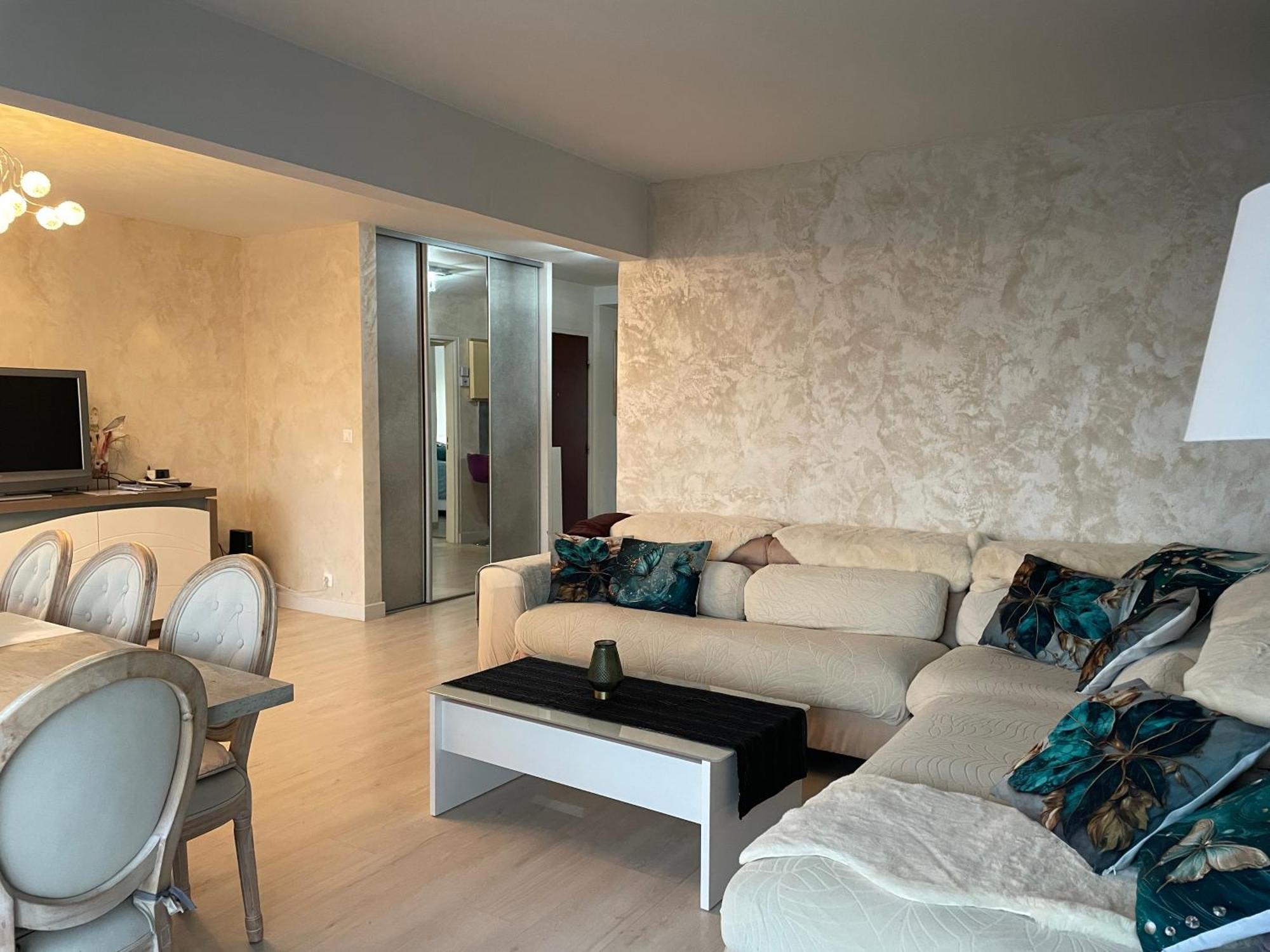Bel Appartement Lumineux De 100M2 6 Places 3 Chambres Au 3E Etage Avec Ascenseur -A 5Mn A Pied Du Parc Des Expositions Congres De Dijon Et Eng Et 10Mn Du Centre Ville Place Parking Devant L'Immeuble Bagian luar foto
